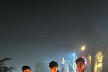 Bonfires Arranged at 19 Locations in Greater Noida to Provide Relief from Cold IMAGE CREDIT TO AUTHORITY