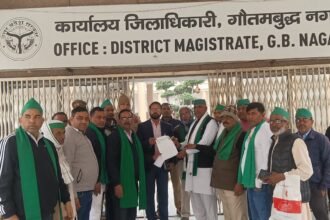 A memorandum was submitted to the DM against the transfer of electricity office in Jewar IMAGE CREDIT TO भारतीय किसान यूनियन यूनिक