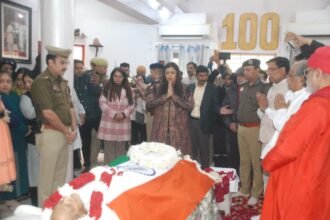 Statue of Unity chief architect Ram Vanji Sutar passes away, administration and police officials pay tribute at his residence IMAGE CREDIT TO INFORMATION DEPARTMENT