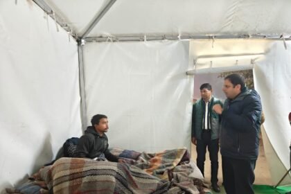 The Municipal Commissioner inspected the night shelters IMAGE CREDIT TO NAGAR NIGAM