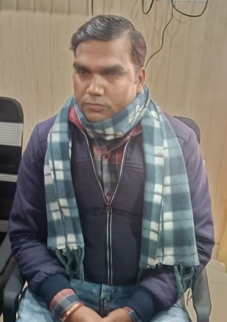 Accountant caught red handed taking bribe of Rs 5,000, major action by anti-corruption team IMAGE CREDIT TO POLICE