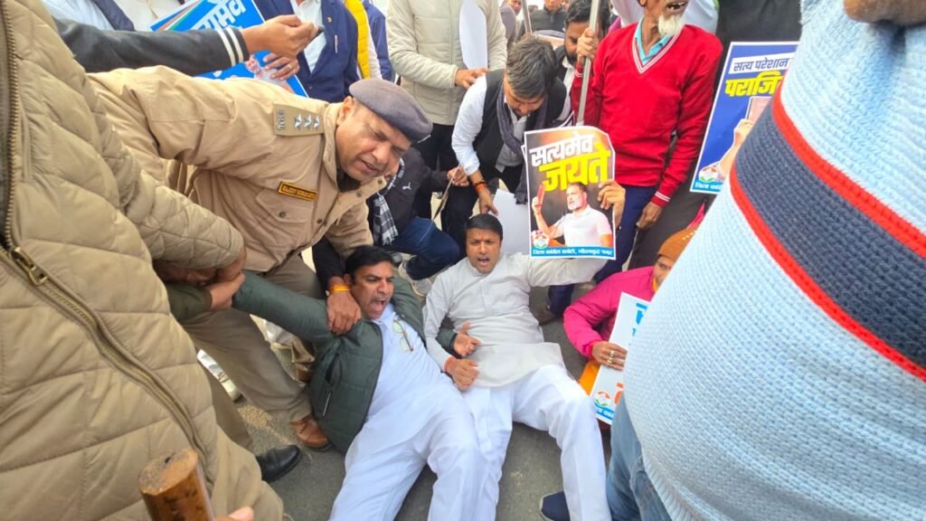 न्यायालय ने नेशनल हेराल्ड मामले में ईडी की चार्जशीट को ठुकराया, मोदी सरकार की साजिश पर कांग्रेस का जोरदार विरोध 2 WhatsApp Image 2025 12 18 at 7.42.38 PM 2