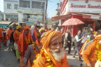 Grand padyatra of ascetic saints of Vrindavan in Jewar Nagar, devotees welcomed him by showering flowers IMAGE CREDIT TO REPORTER
