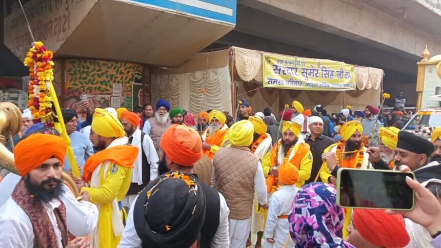 On the Prakash Parv of Guru Gobind Singh, a grand city kirtan filled with faith and discipline took place in Hapur IMAGE CREDIT TO REPORTER