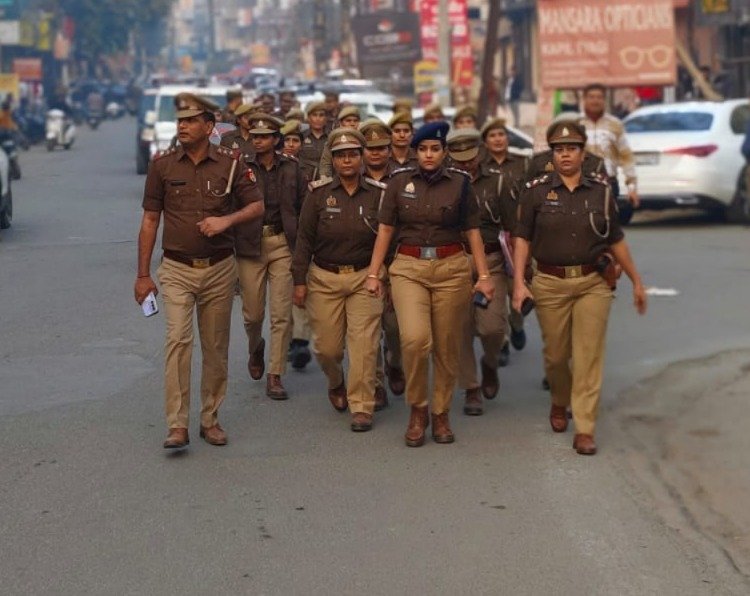 ACP Upasana Pandey conducted flag march with police force at Sihani Gate IMAGE CREDIT TO POLICE