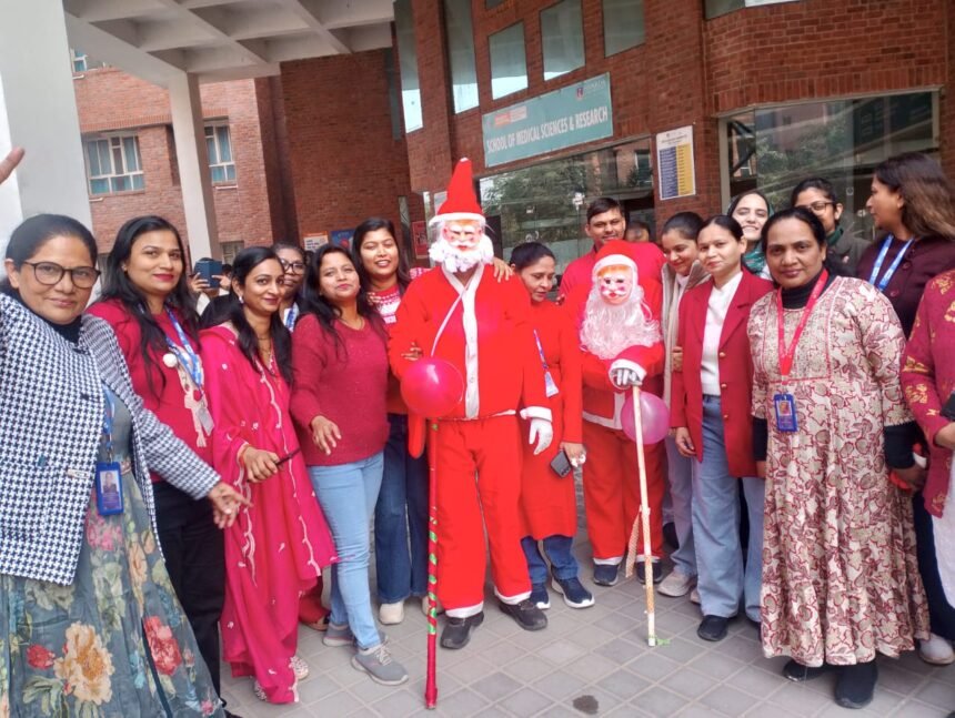 Christmas was celebrated with joy and human sensibilities at Sharda Hospital IMAGE CREDIT TO हॉस्पिटल