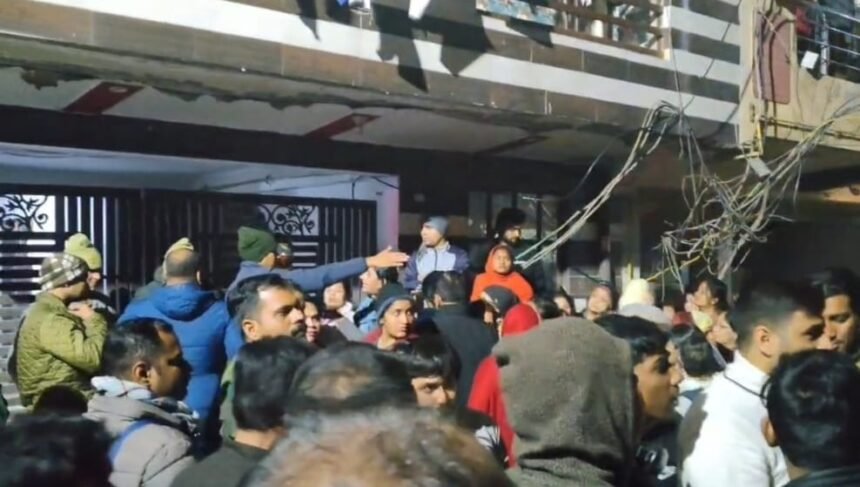 Dispute between two parties over feeding street dogs IMAGE CREDIT TO REPORTER