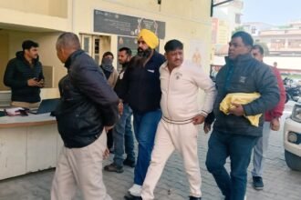 The black game of bribery exposed in Hapur, Inspector Mahendra Singh arrested by the anti-corruption team IMAGE CREDIT TO POLICE