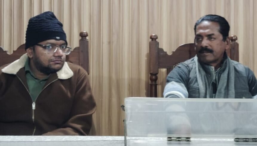 Scheduled Commission member visited Valmiki Basti and heard the pain of the sanitation workers IMAGE CREDIT TO NAGAR PALIKA