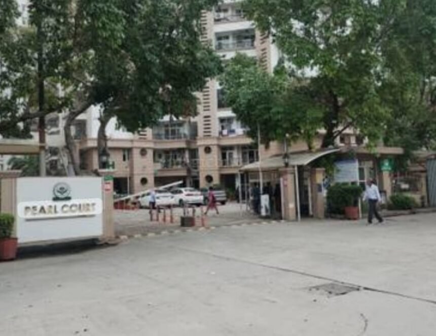 Residents protested against the increase in maintenance in Pearl Court Society IMAGE CREDIT TO REPORTER