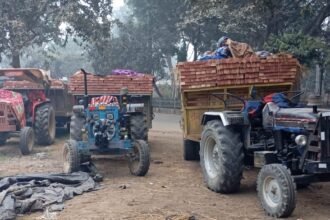 Road blockage became the reason, police seized three tractor trolleys laden with bricks IMAGE CREDIT TO POLICE