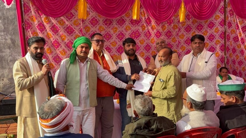 BKU Apolitical increased the organization by doing Panchayat in Jahangirpur, distribution of new responsibilities IMAGE CREDIT TO भारतीय किसान यूनियन अराजनैतिक