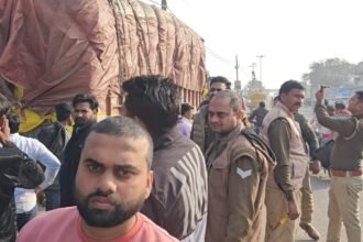 Cow protection team angry over catching a truck full of dead animal remains, police took charge IMAGE CREDIT TO POLICE