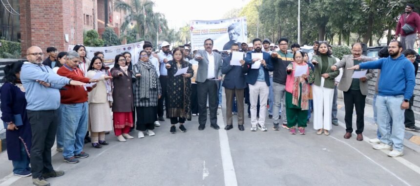‘Swadeshi Sankalp Run’ on Swami Vivekananda Jayanti at Sharda University, message of self-reliant India IMAGE CREDIT TO यूनिवर्सिटी