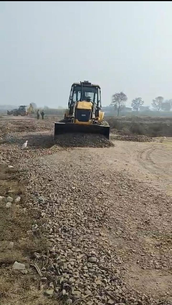 The authority's bulldozers cracked down on illegal colonizers, devastating 8,000 square meters of land on Bamba Road in Modinagar. IMAGE CREDIT TO AUTHORITY