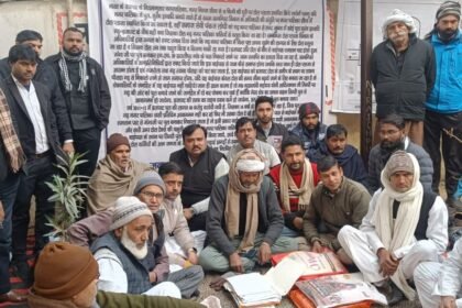 The protest demanding the removal of toll from the Garhmukteshwar Municipal Corporation limits continued for the 24th day IMAGE CREDIT TO REPORTER