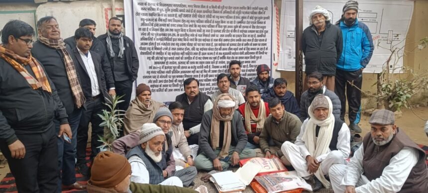 The protest demanding the removal of toll from the Garhmukteshwar Municipal Corporation limits continued for the 24th day IMAGE CREDIT TO REPORTER