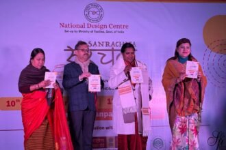 Development Commissioner (Handlooms) visited the Sanrakshan Expo, a new platform for Indian weaving heritage IMAGE CREDIT TO मंत्रालय