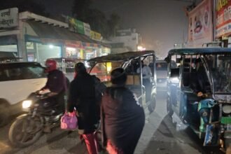 E-rickshaw jam on main roads boils down to traders, Industry Trade Board warns administration IMAGE CREDIT TO REPORTER