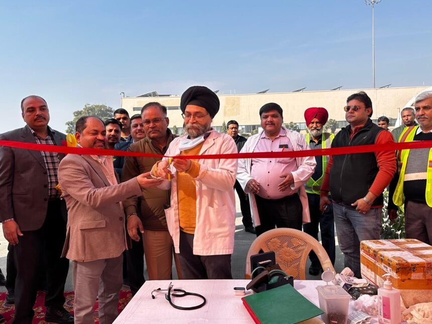 Free medical camp at Jewar toll plaza of Yamuna Expressway, health check-up of more than 200 people IMAGE CREDIT TO यमुना एक्सप्रेसवे प्राधिकरण