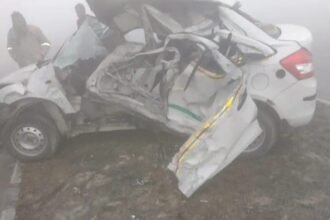 Fog wreaks havoc on National Highway, overturned car collides with another vehicle, six people injured IMAGE CREDIT TO POLICE