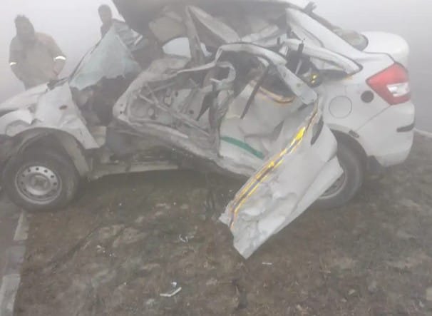 Fog wreaks havoc on National Highway, overturned car collides with another vehicle, six people injured IMAGE CREDIT TO POLICE