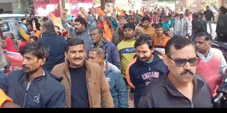 Bengali community protests at Collectorate demanding underpass on Delhi-Pauri highway IMAGE CREDIT TO REPORTER