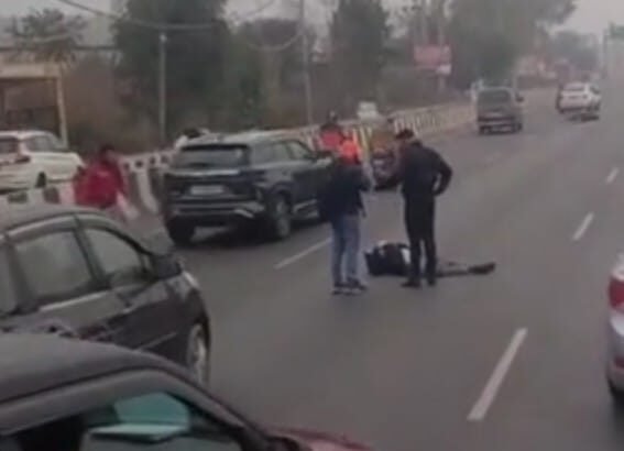 Tragic accident on National Highway 9, youth riding a bike dies after being hit by a bus IMAGE CREDIT TO POLICE