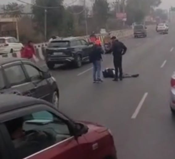 Tragic accident on National Highway 9, youth riding a bike dies after being hit by a bus IMAGE CREDIT TO POLICE