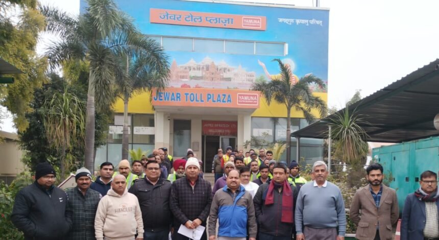 Road Safety Month inaugurated on Yamuna Expressway, drivers made aware IMAGE CREDIT TO यमुना एक्सप्रेसवे प्राधिकरण