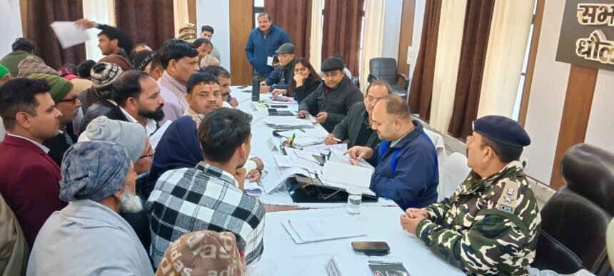 Under the direction of the District Magistrate, Total Solution Day was completed in Hapur, Garhmukteshwar and Dhaulana, immediate disposal of 16 out of 108 complaints IMAGE CREDIT TO INFORMATION DEPARTMENT