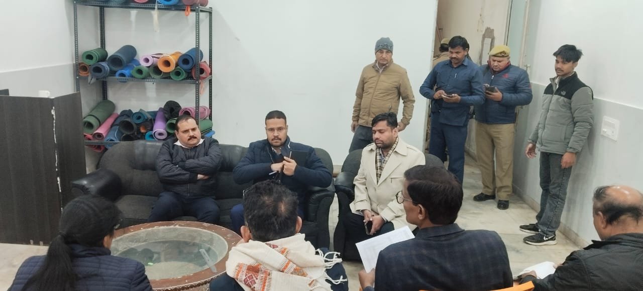 Uttar Pradesh Chief Electoral Officer Navdeep Rinwa inspected the polling places of Sahibabad assembly constituency IMAGE CREDIT TO INFORMATION DEPARTMENT