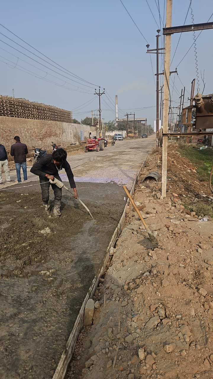 Dhirkheda's picture will change with the solidarity of entrepreneurs and villagers, road and drain construction started from 2.38 crore IMAGE CREDIT TO औद्योगिक संघ