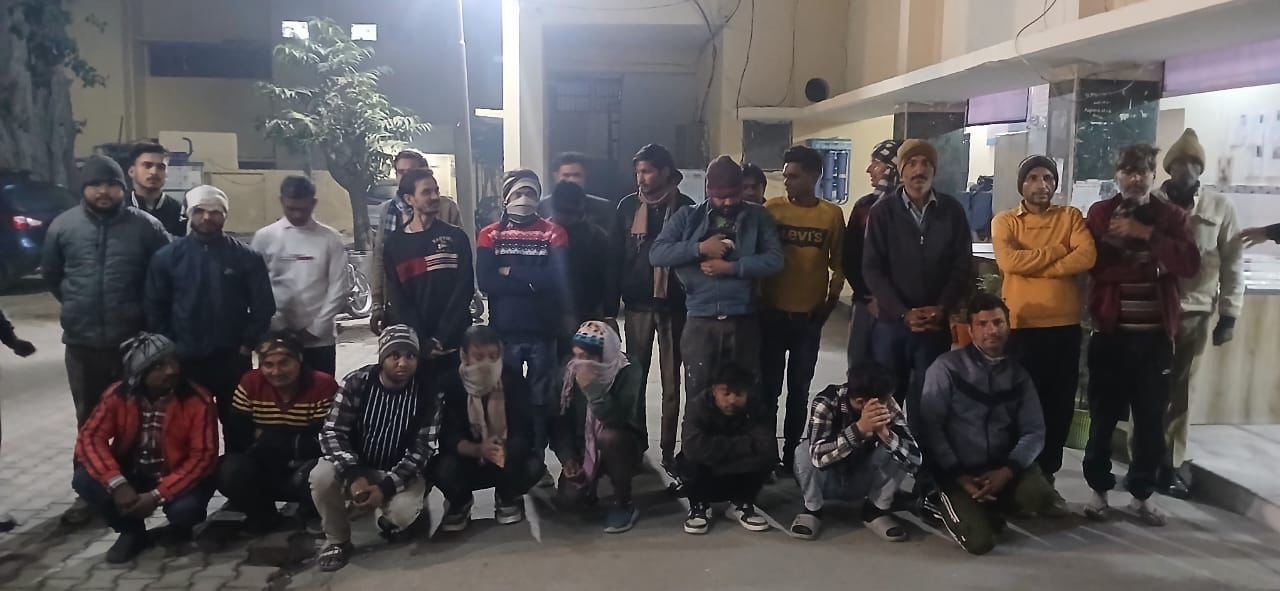 Strict action against those who indulge in alcoholism on public routes, 38 arrested in one night IMAGE CREDIT TO POLICE