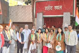 The Agrawal Mahasabha and other organizations conducted a dignified flag-hoisting ceremony at the Martyrs’ Memorial IMAGE CREDIT TO REPORTER