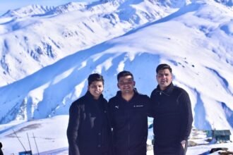 Snowy spectacle and tourist festival in Jammu & Kashmir; Srinagar’s mountains draped in a white blanket of snow IMAGE CREDIT TO REPORTER