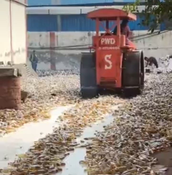 Expired liquor worth ₹2.50 crore destroyed by bulldozer, major action by Excise Department IMAGE CREDIT TO आबकारी विभाग