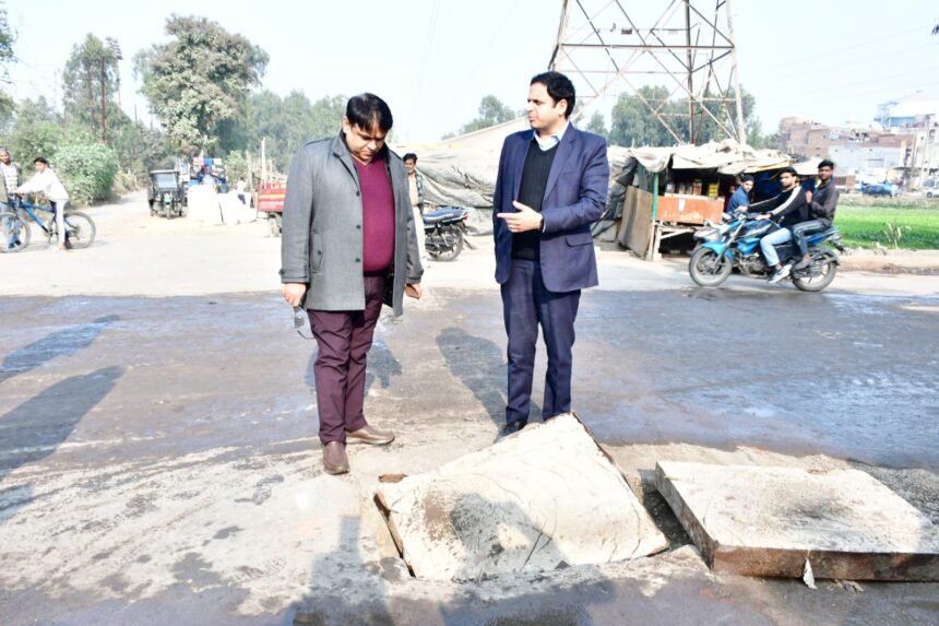The Municipal Commissioner reached Ground Zero and instructed officials to strengthen the arrangements IMAGE CREDIT TO NAGAR NIGAM