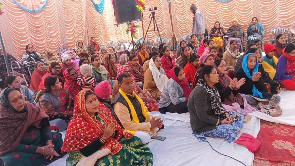 श्रीमद्भागवत कथा के चौथे दिन कृष्ण जन्मोत्सव की छाई धूम, नंदोत्सव में झूमे श्रद्धालु 2 WhatsApp Image 2025 12 25 at 7.01.06 PM 6