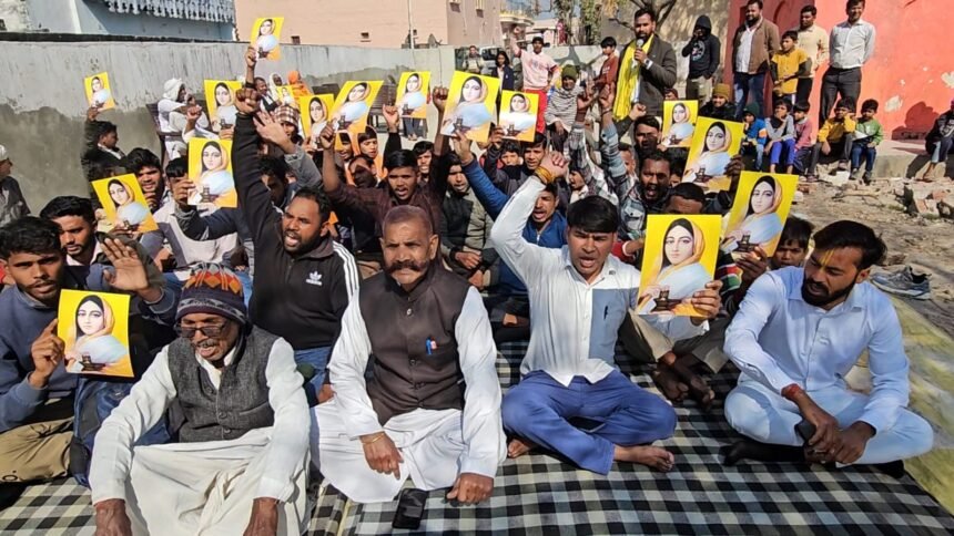 Baghel Community Stages Protest Over Preservation of Ahilya Bai Holkar’s Historic Heritage IMAGE CREDIT TO REPORTER