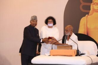 Grand Conclusion of Morari Bapu’s Nine-Day Ram Katha at Bharat Mandapam, Former President Ram Nath Kovind Attends with Wife IMAGE CREDIT TO अहिंसा विश्व भारती