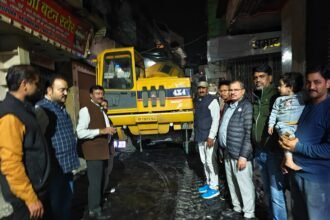 Chairman of the Municipal Council Inspected CC Road Construction in Bada Bazaar Late into the Night IMAGE CREDIT TO NAGAR PALIKA