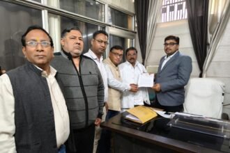 The trade association submitted a memorandum regarding 18-point demands, expressing objection to actions under the food law IMAGE CREDIT TO उद्योग व्यापार प्रतिनिधि मंडल