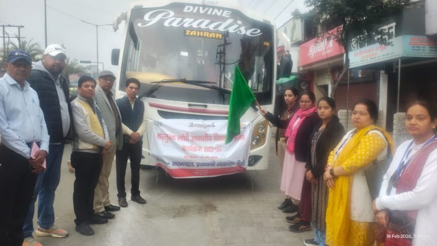 Students of Kasturba Vidyalaya went on an educational trip; BSA flagged off the bus IMAGE CREDIT TO बेसिक शिक्षा विभाग