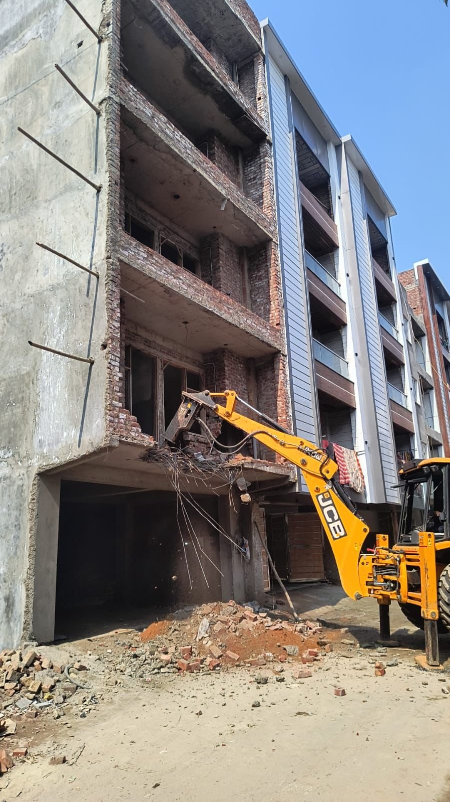 GDA’s “Yellow Claw” in Gulmohar Vatika: Demolition Drive Launched Against Illegal Constructions IMAGE CREDIT TO AUTHORITY