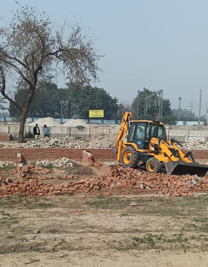 GDA’s bulldozer roared in Guldhar: Illegal colonies spread over several bighas were demolished IMAGE CREDIT TO AUTHORITY