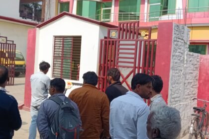Khatauli: CBSE High School English Exam Held Three Hours Late Due to Question Paper Delay; Parents Express Anger IMAGE CREDIT TO REPORTER