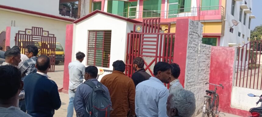 Khatauli: CBSE High School English Exam Held Three Hours Late Due to Question Paper Delay; Parents Express Anger IMAGE CREDIT TO REPORTER