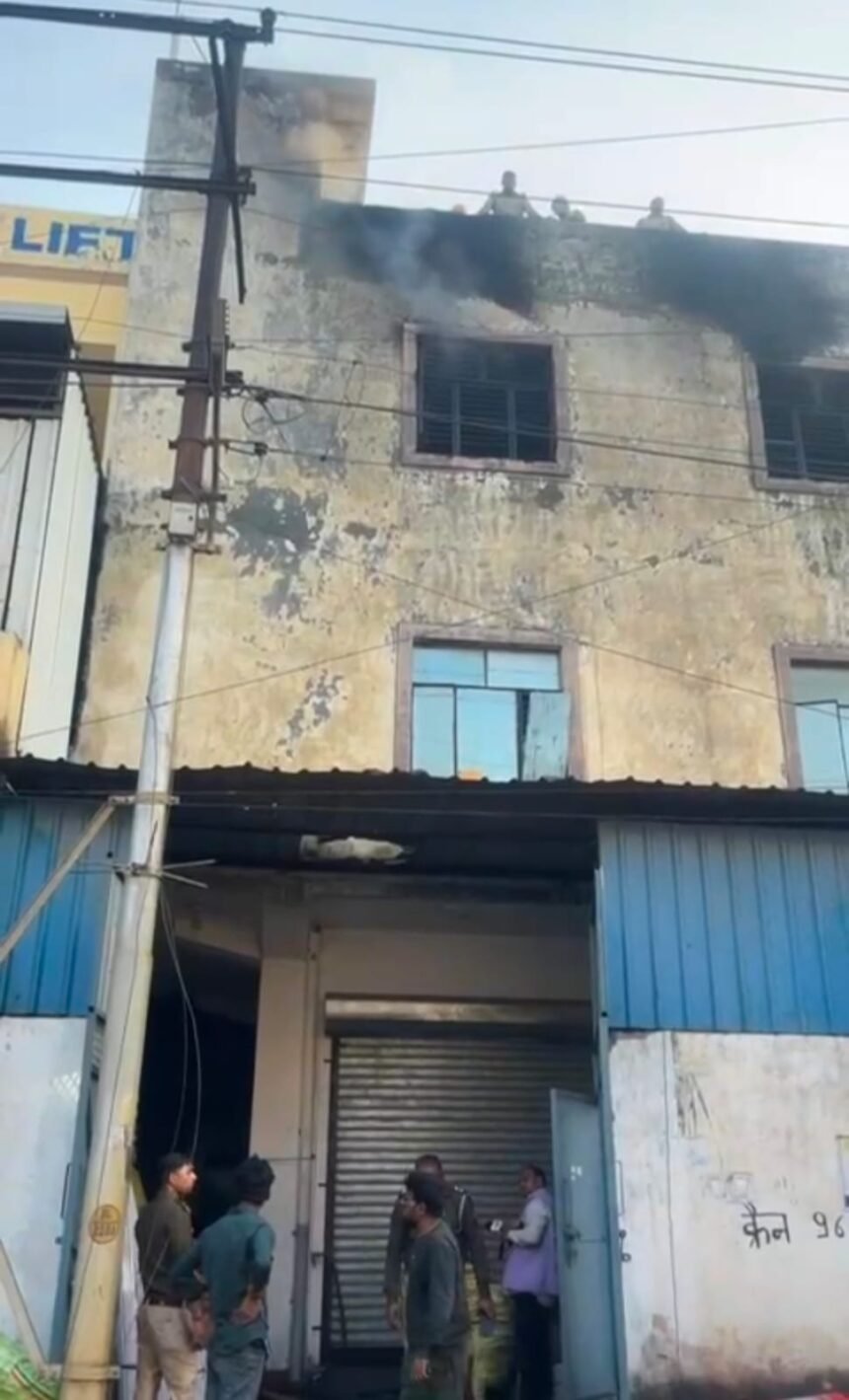 Fire Breaks Out in Water Gun Factory, Fire Department Brings It Under Control IMAGE CREDIT TO दमकल विभाग