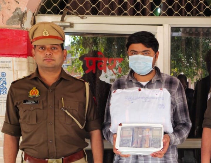 A criminal with a ₹25,000 reward was arrested in connection with a ₹64 lakh robbery; ₹4 lakh in cash and a bag were recovered. IMAGE CREDIT TO POLICE